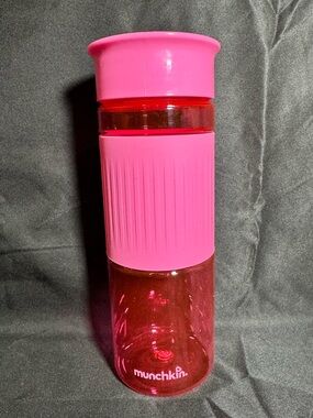 EUC Munchkin 24oz Miracle Hydration Bottle